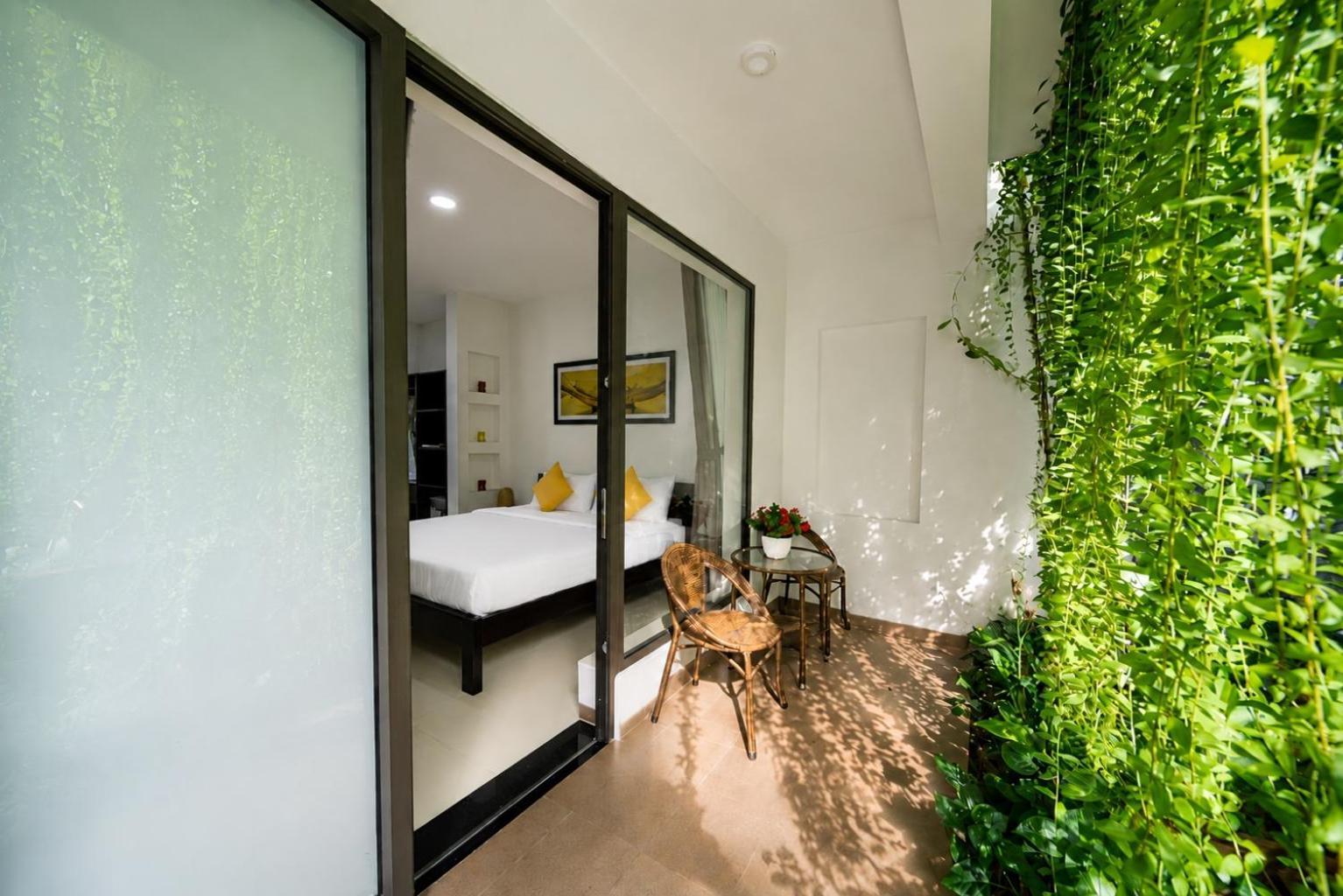 Deluxe Double Room Pool View