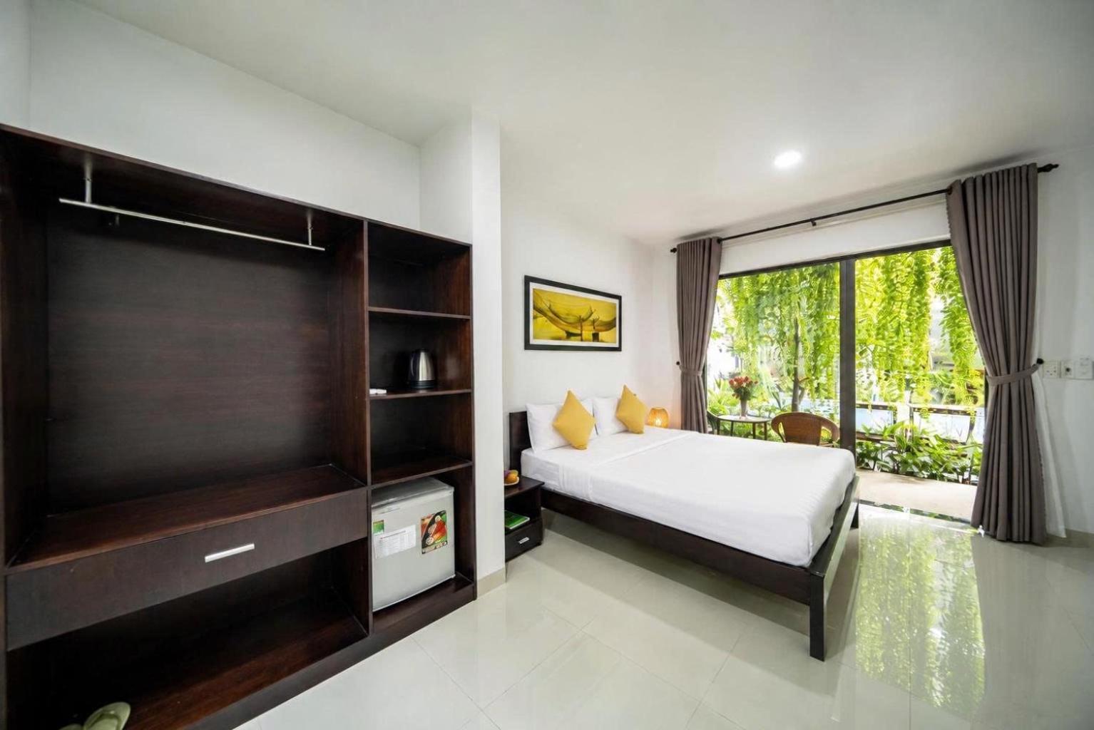 Deluxe Double Room Pool View